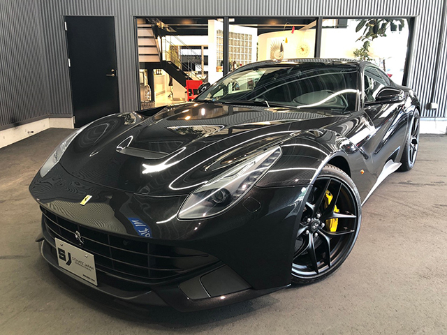 フェラーリ　F12ベルリネッタ